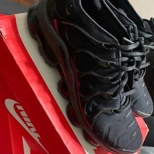 Vapormax plus all black